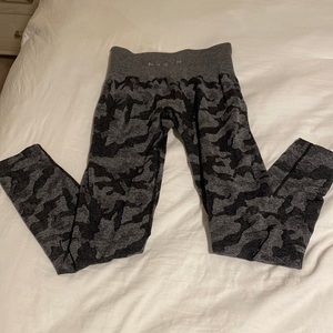 NVGTN camo legging